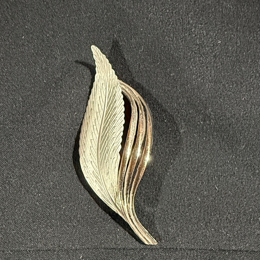 Elegant Silver Leaf Brooch